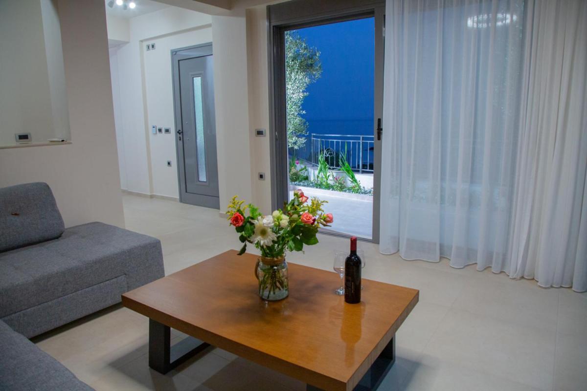 Villa Achlia ภายนอก รูปภาพ